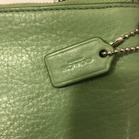 Coach double zipper green leather wristlet clutch